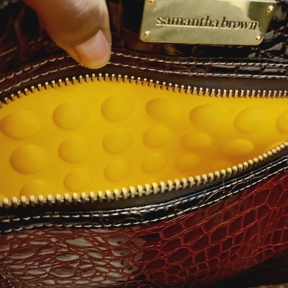 Samantha Brown | Red Faux Leather Crocodile Print Travel Bag (One Size) - Picture 5 of 16